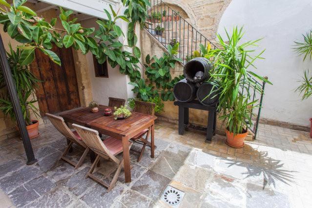 Apartamentos El Patio Andaluz Херес-де-ла-Фронтера Экстерьер фото